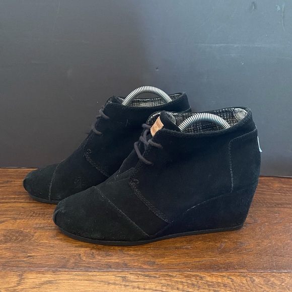 Toms Black Desert Wedge Booties - Picture 1 of 9